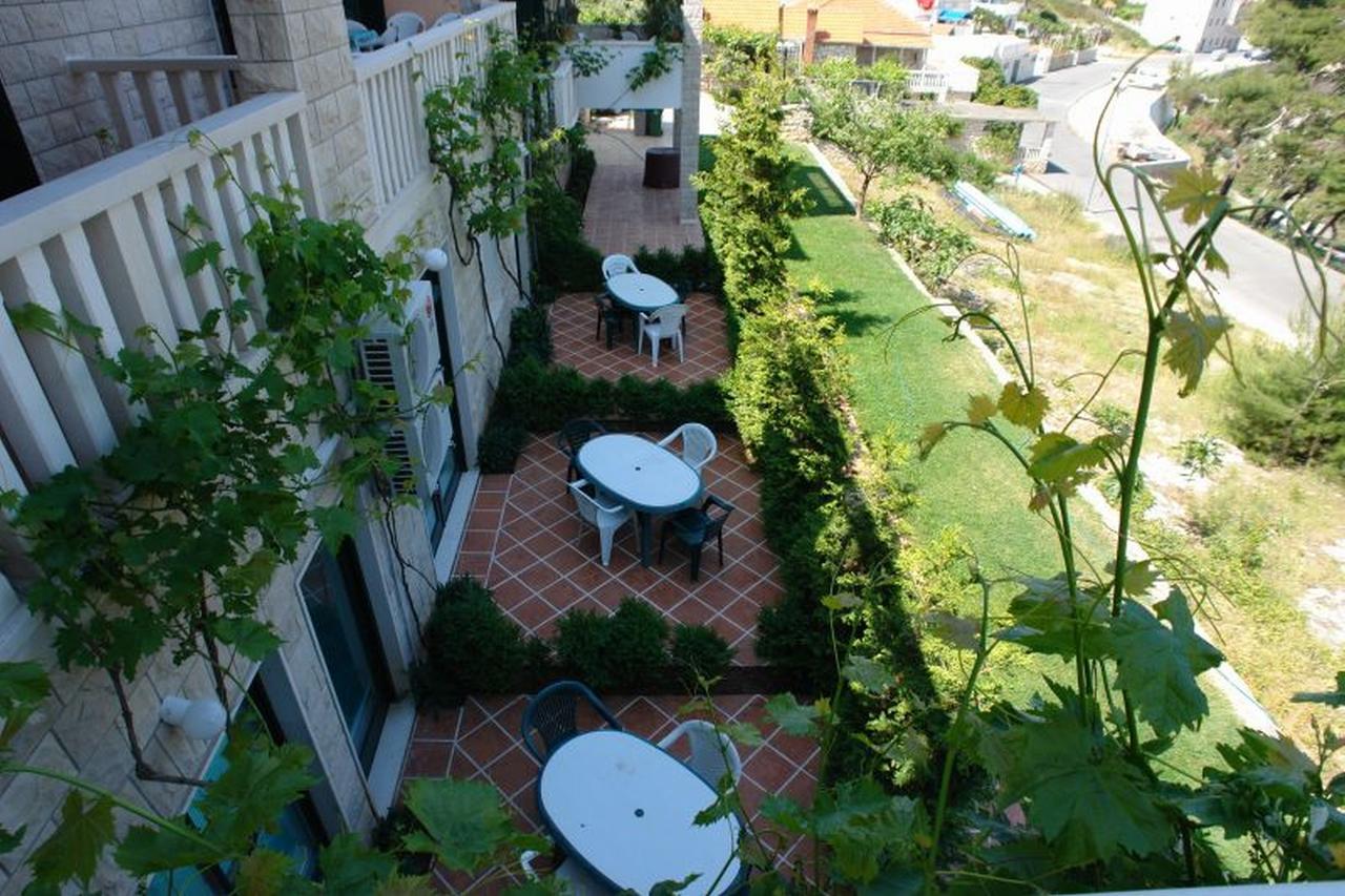 Santic Hotel Postira Exterior foto